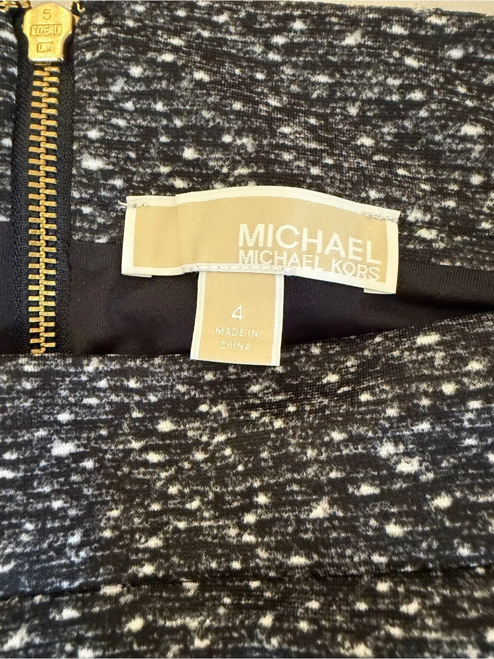 NWT MICHAEL KORS BLACK SPECKLED STRETCH ZIPPERED PENCIL SKIRT Size 4 MSRP $89.50